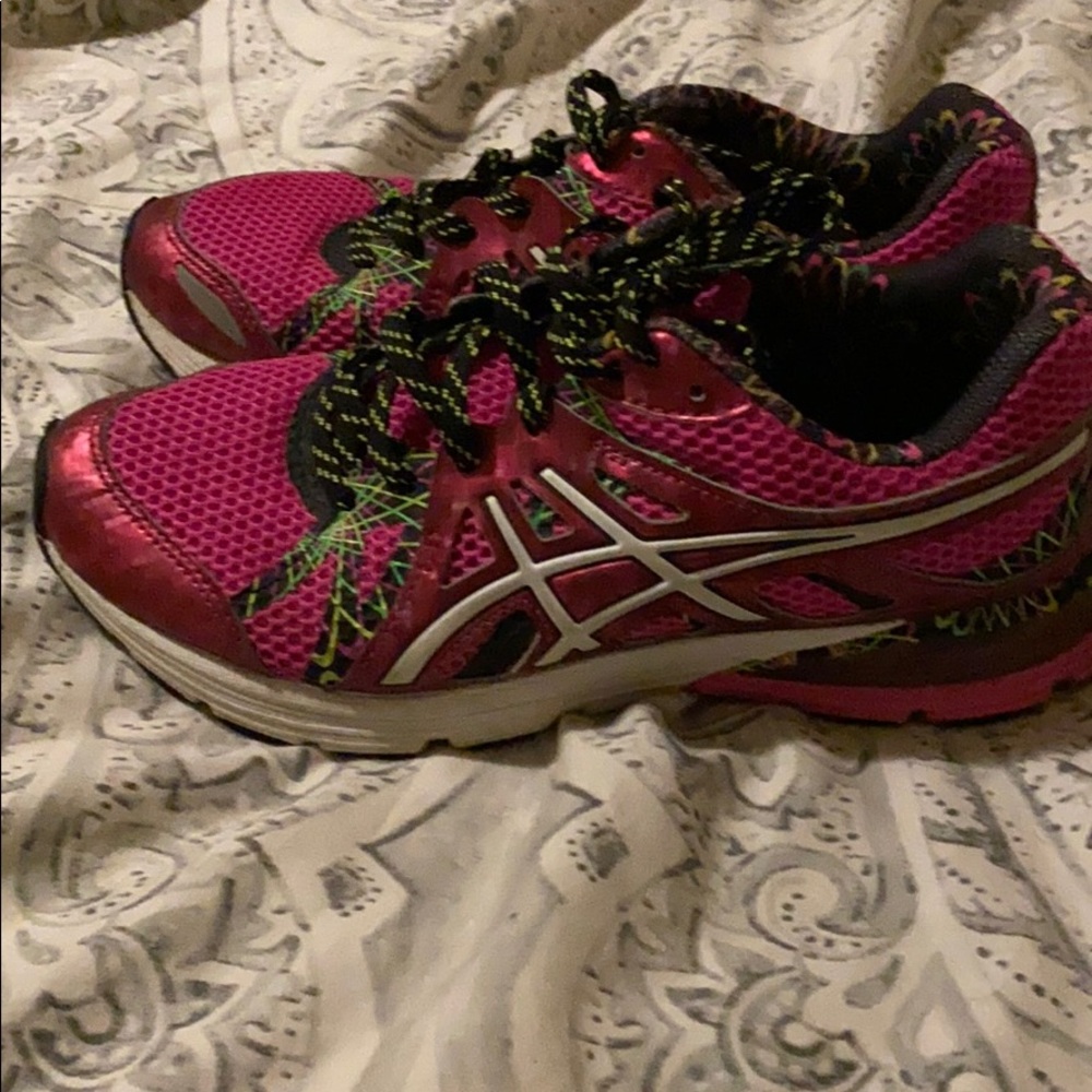 Pink ASICS - Picture 2 of 5